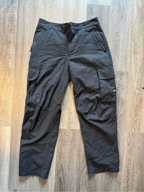 Alo Yoga Men’s Multipocket Black Cargo Pants 30R